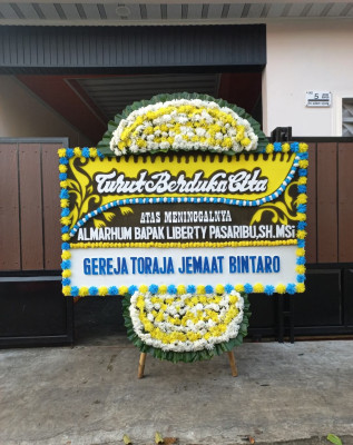 Papan Bunga Duka di Tomohon Utara